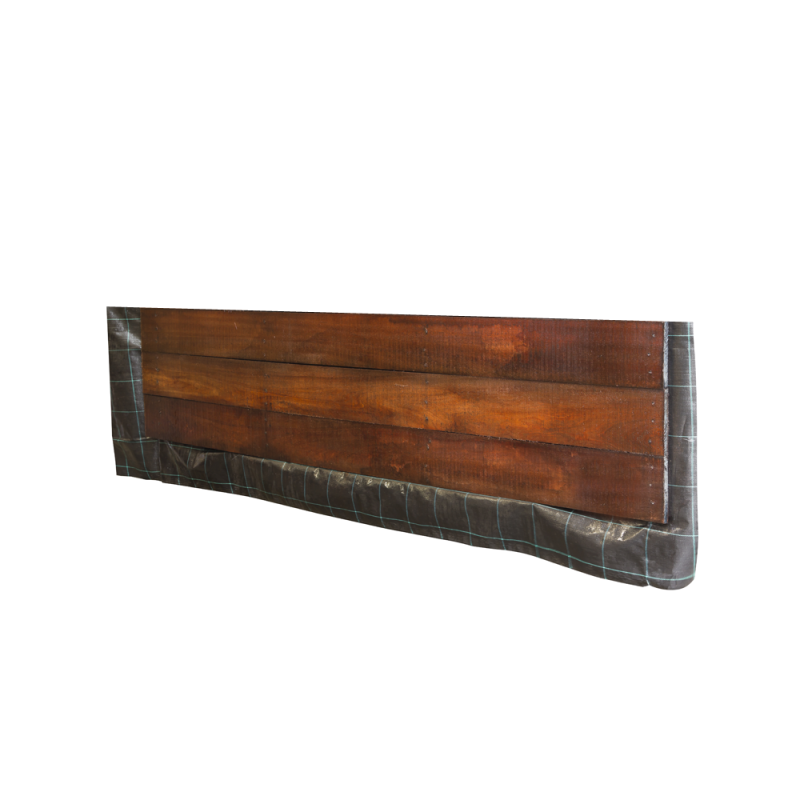 Panneau de palplanches en bois dur Angelim vermelho scié, avec cadre et rembourrage gris en bas.