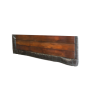 Panneau de palplanches en bois dur Angelim vermelho scié, avec cadre et rembourrage gris en bas.