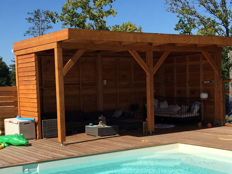 Exemple de terrasse avec kiosque en bois