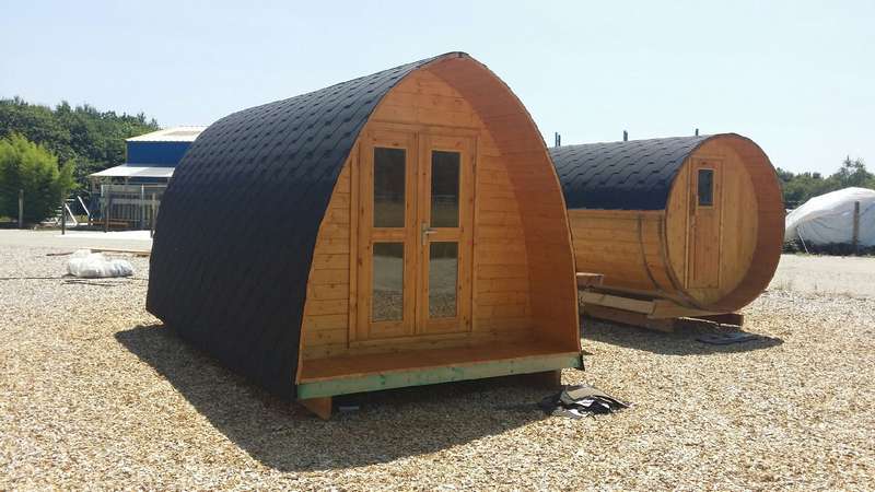 POD400 et POD480 + Chalet tonneau de jardin en bois