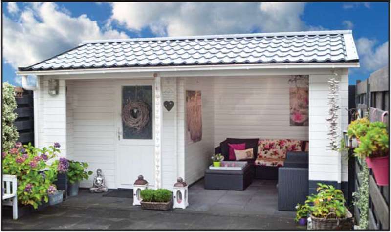 Chalet de jardin en bois peint en blanc