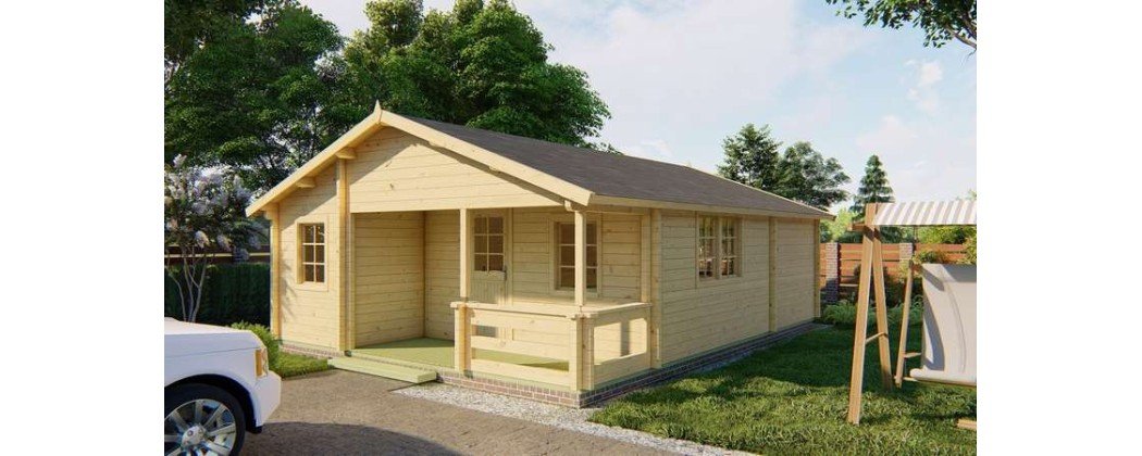 Petite maison en bois en kit avec terrasse et toit à deux pentes dans un jardin.